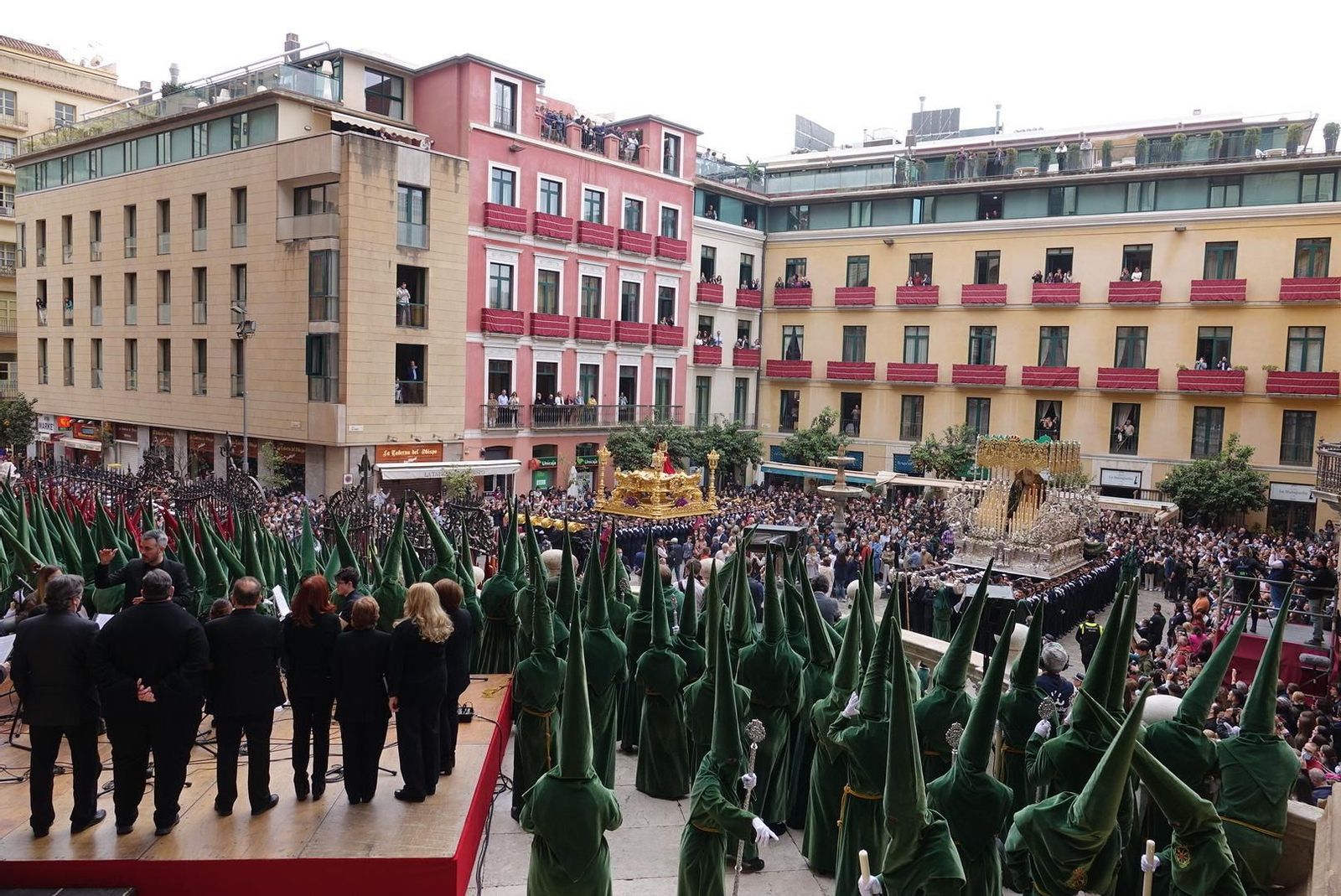 Las fotos de Estudiantes, en el Lunes Santo de Málaga