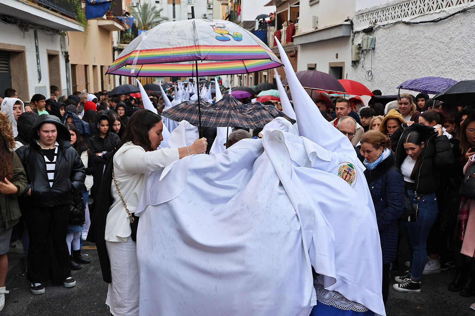Las mejores imágenes del Martes Santo en Huelva: La Hermandad de La Lanzada