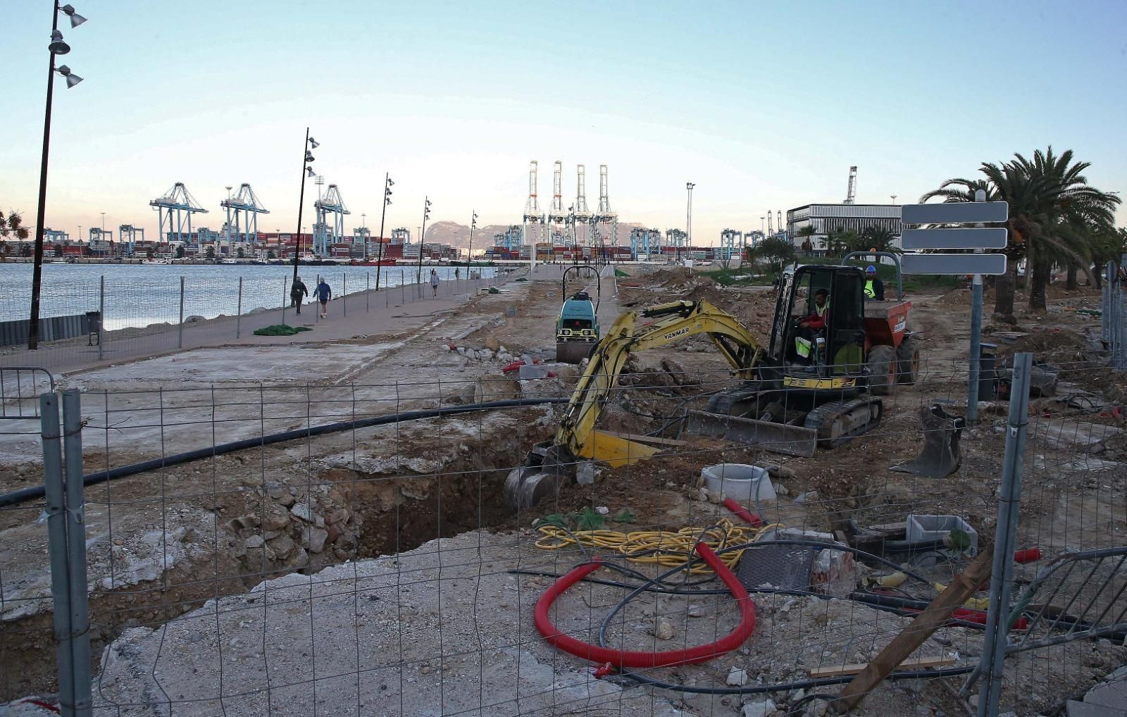 Obras en el entorno del Lago Marítimo, este martes.