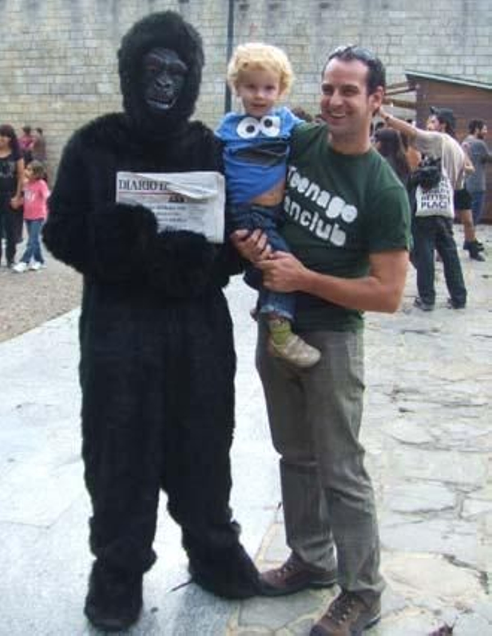 Iba para hombre, pero se quedó en mono. Eso sí, un mono muy leído, que va con su Diario a todas partes. Si te encontraste con nuestro particular monkey el sábado, búscate en esta galería. 

Foto: Senda