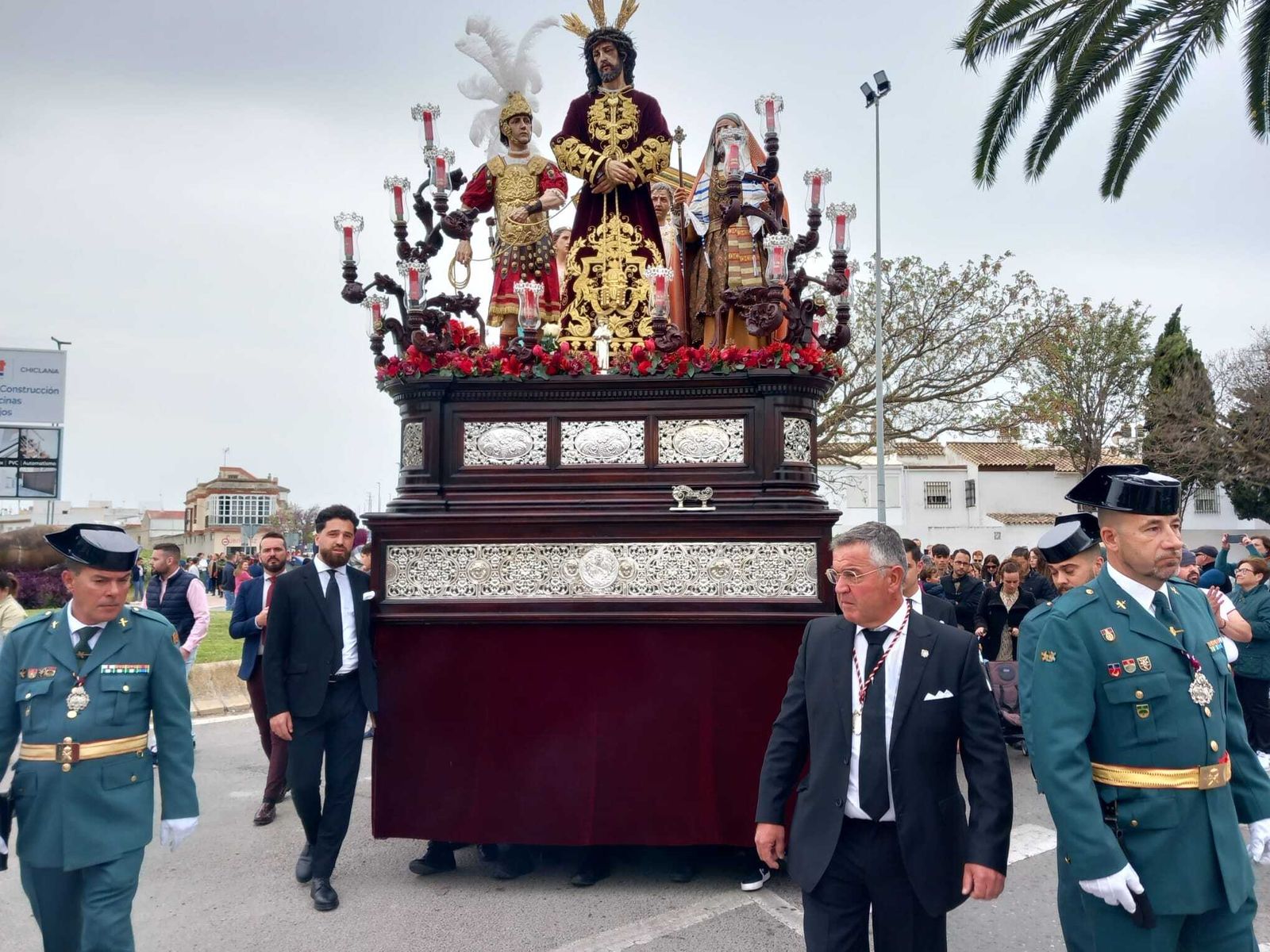 Todas las imágenes de la Virgen de Afligidos restaurada y del martes santo en Chiclana