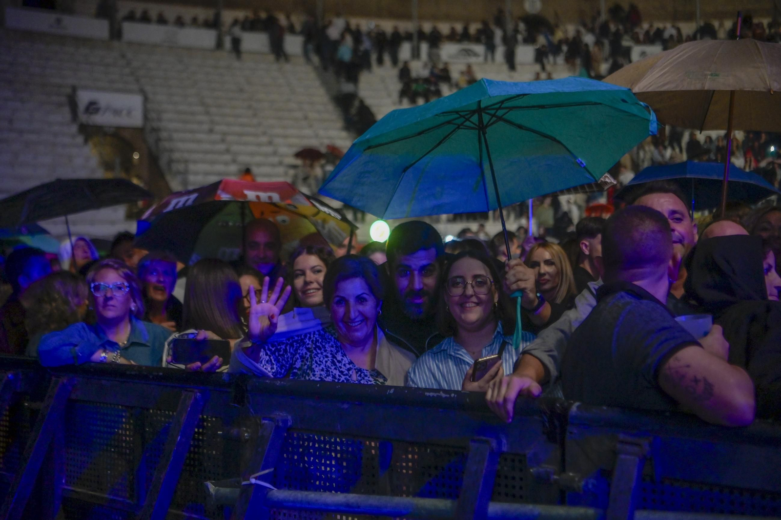 Así fue el concierto, bajo la lluvia, de Los Chichos en Granada