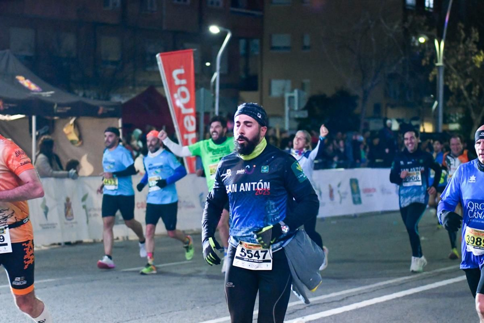 En imágenes: búscate en tu llegada a meta de la Carrera de San Antón 2025 (9)