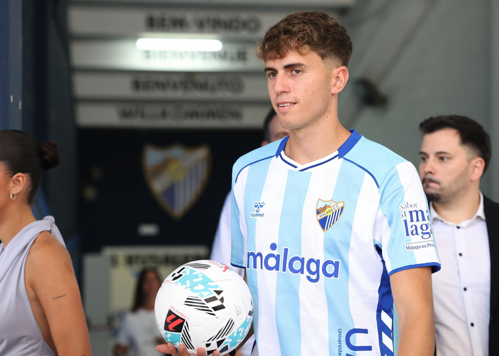 La presentación de Adrián Niño como jugador del Málaga CF, en fotos