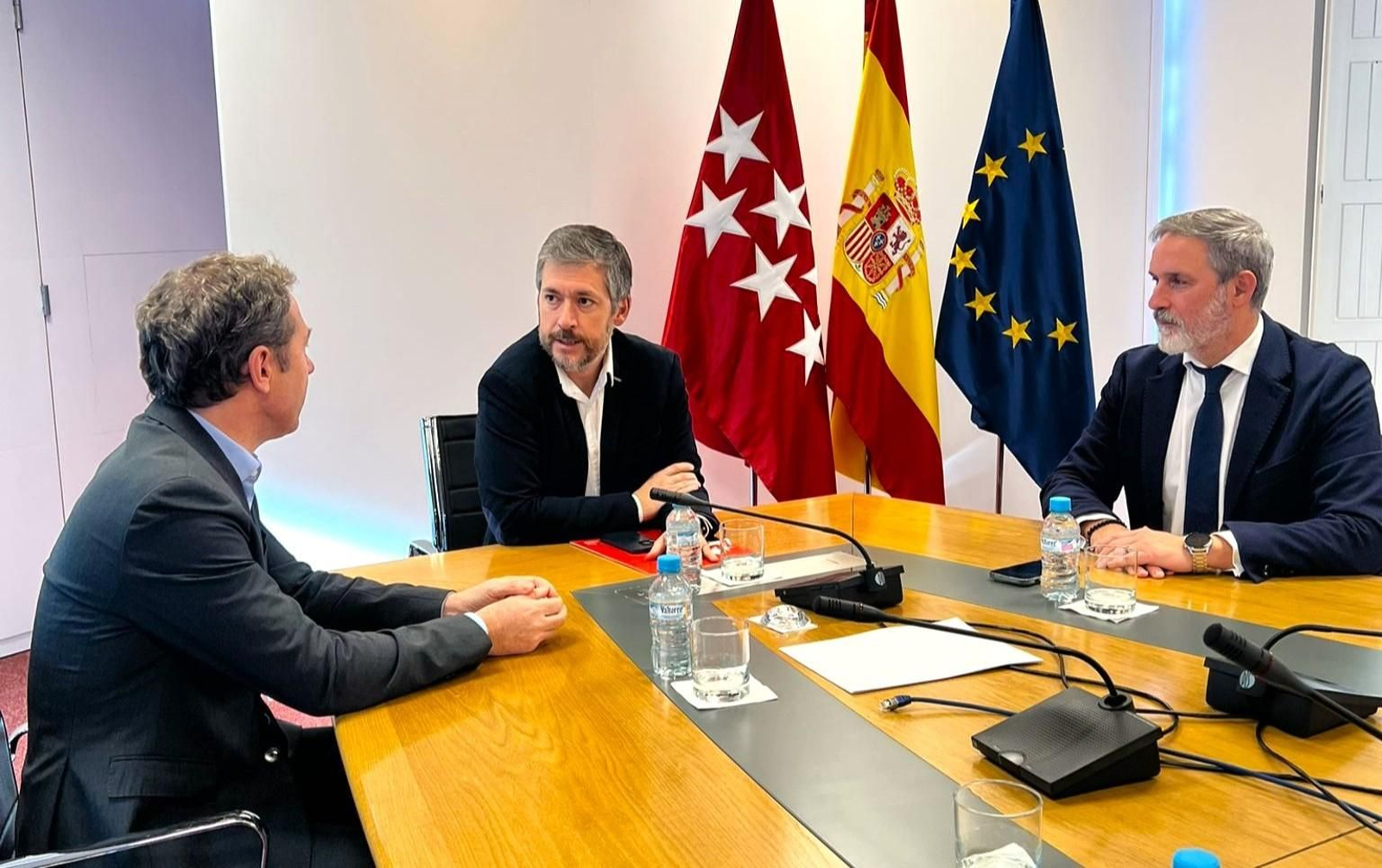 Juan Velayos, presidente de The District, Miguel Ángel García Martín, Consejero de Presidencia, Justicia y Administración Local de la Comunidad de Madrid, y José María García Gómez, Vicecons