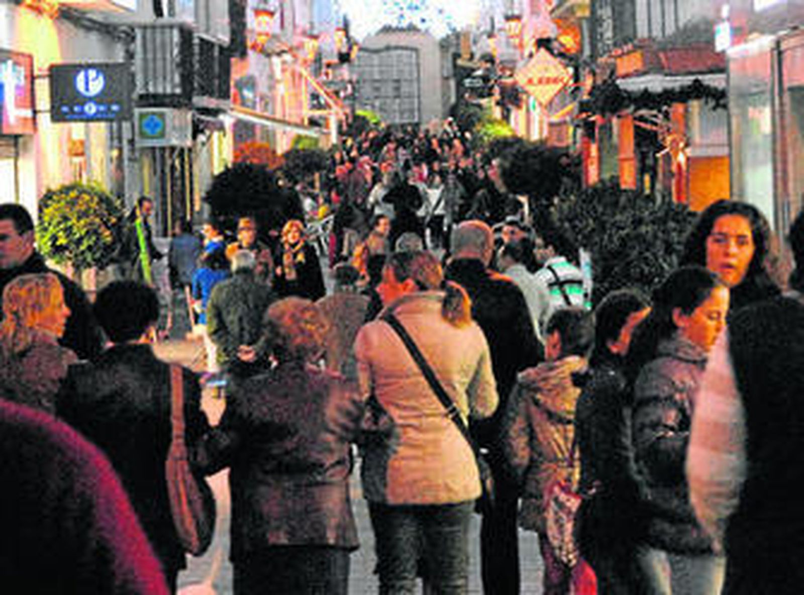 Aspecto de la comercial calle Rosario, ayer por la tarde.