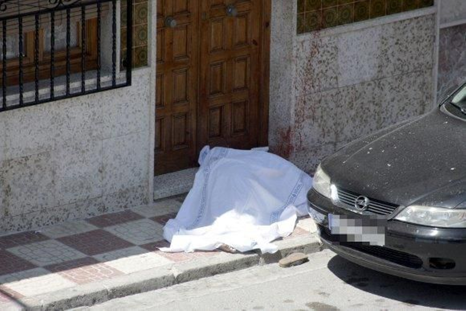 Mata a su ex pareja con una azada en Granada