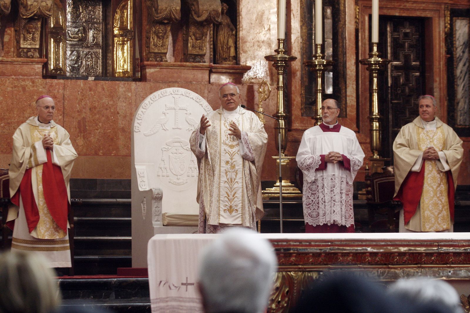 El obispo de Córdoba, durante la celebración de una misa en la Mezquita-Catedral.