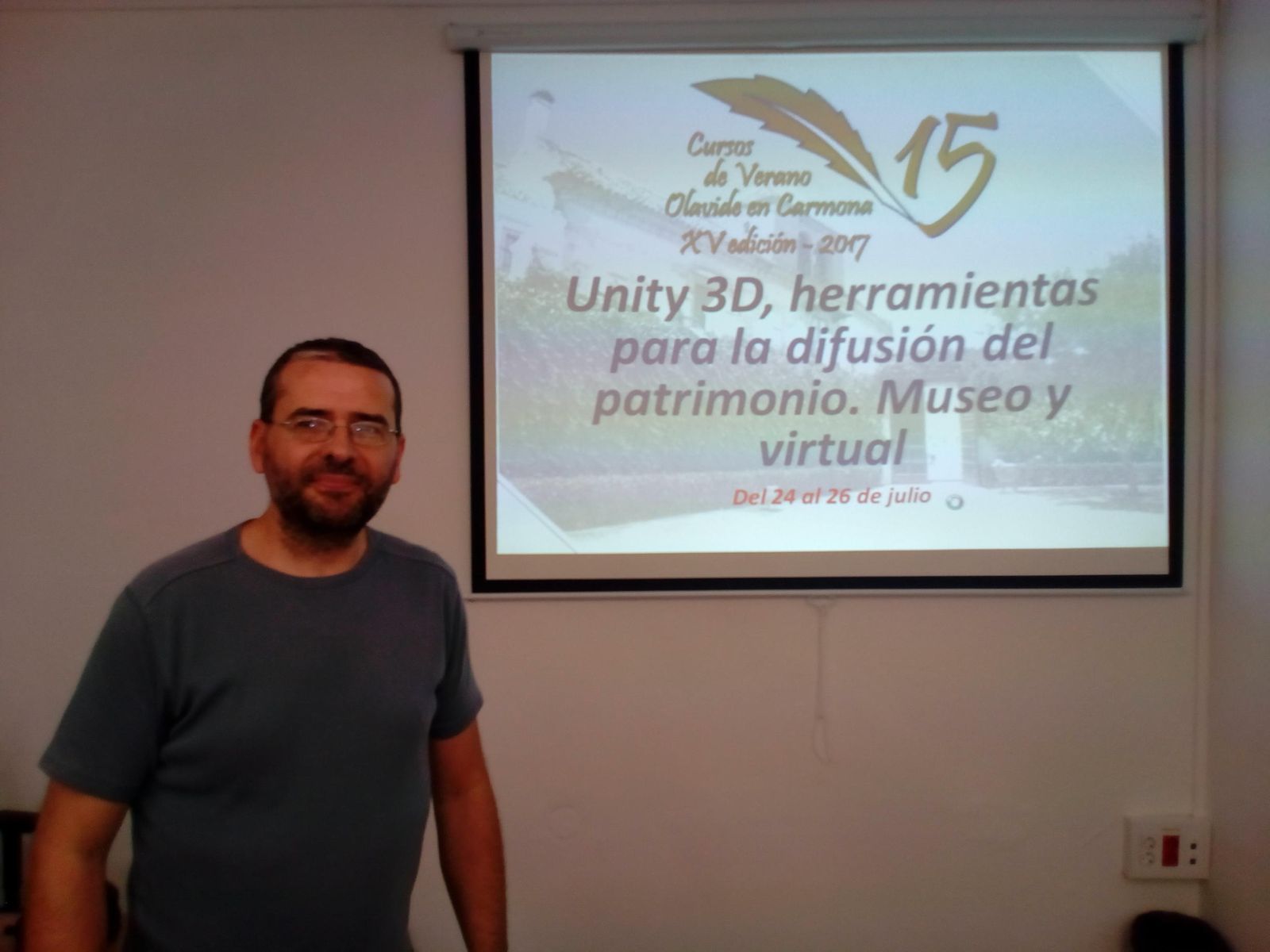 El director del curso, Javier Belloso, en la Casa Palacio de los Briones.