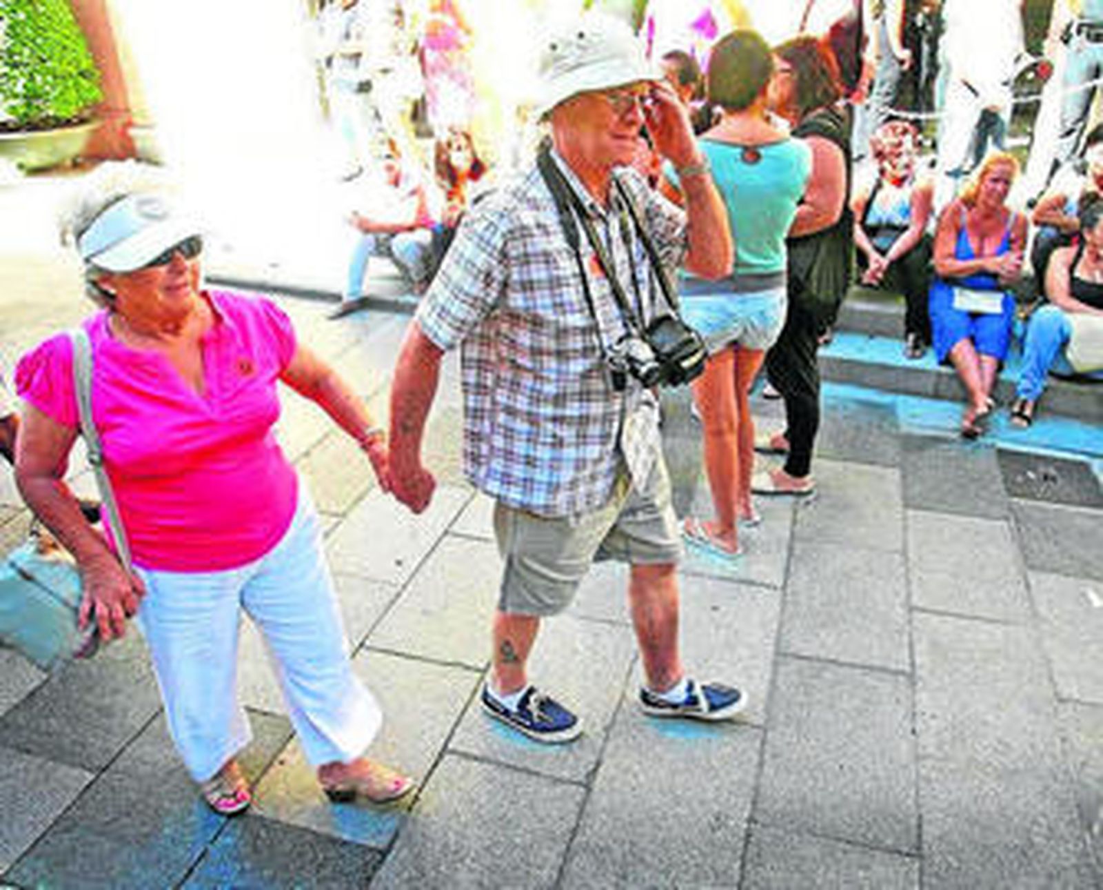Turistas en la Real Escuela, en una imagen retrospectiva.