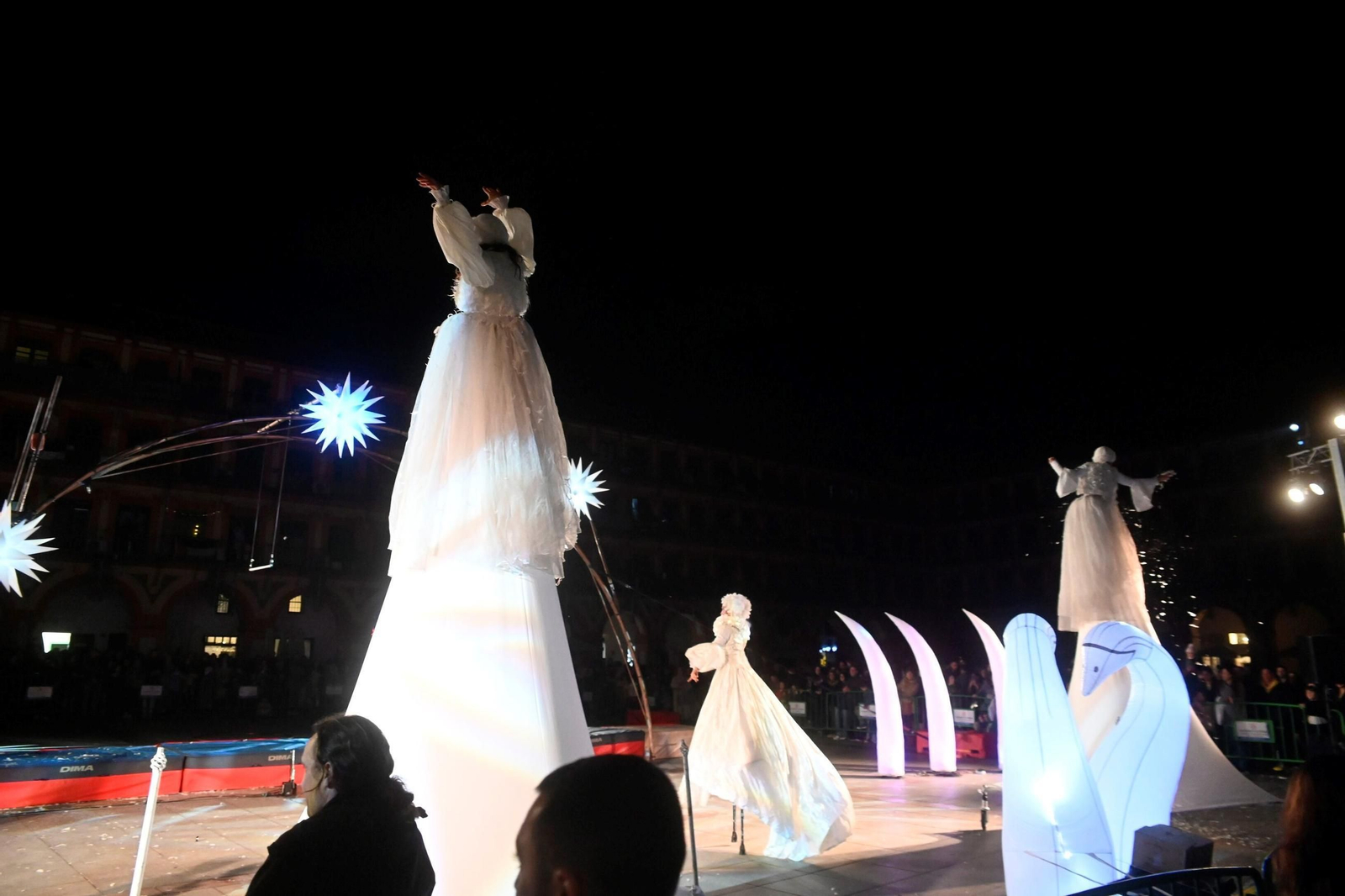 El espectáculo navideño de acrobacias en La Corredera de Córdoba, en imágenes