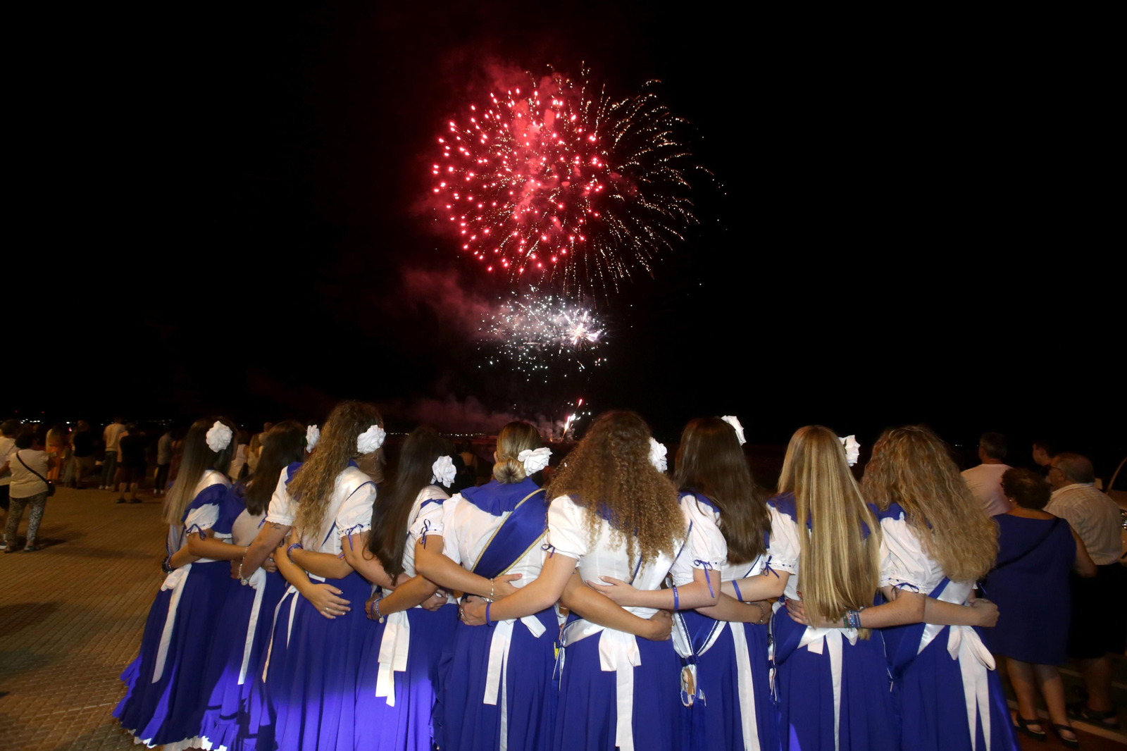 Fuegos artificiales para cerrar la Feria del Carmen y de la Sal en San Fernando