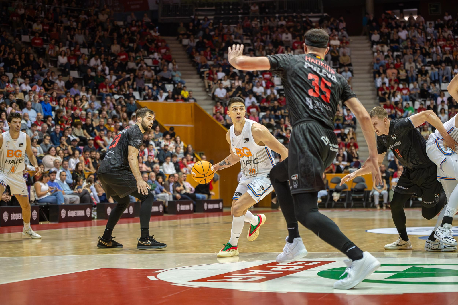 Las imágenes del Bàsquet Girona-Covirán Granada