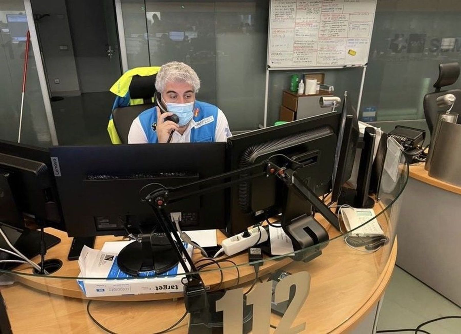 Mueren 30.000 pollos asfixiados en el incendio de una nave agrícola de Albuñán