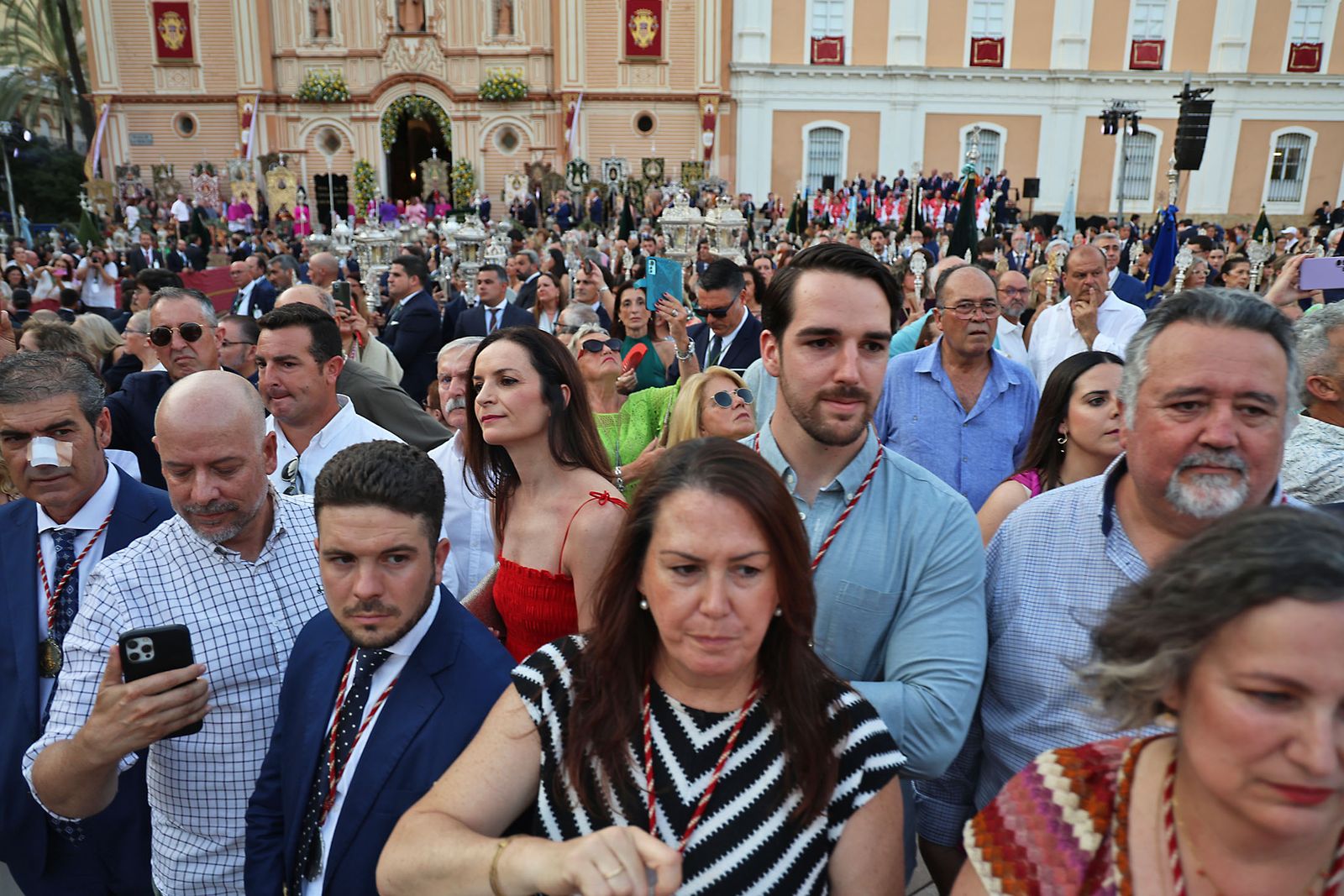 Imágenes del Rosario Jubilar rociero celebrado por las 25 hermandades filiales de la Matriz de Almonte en La Merced