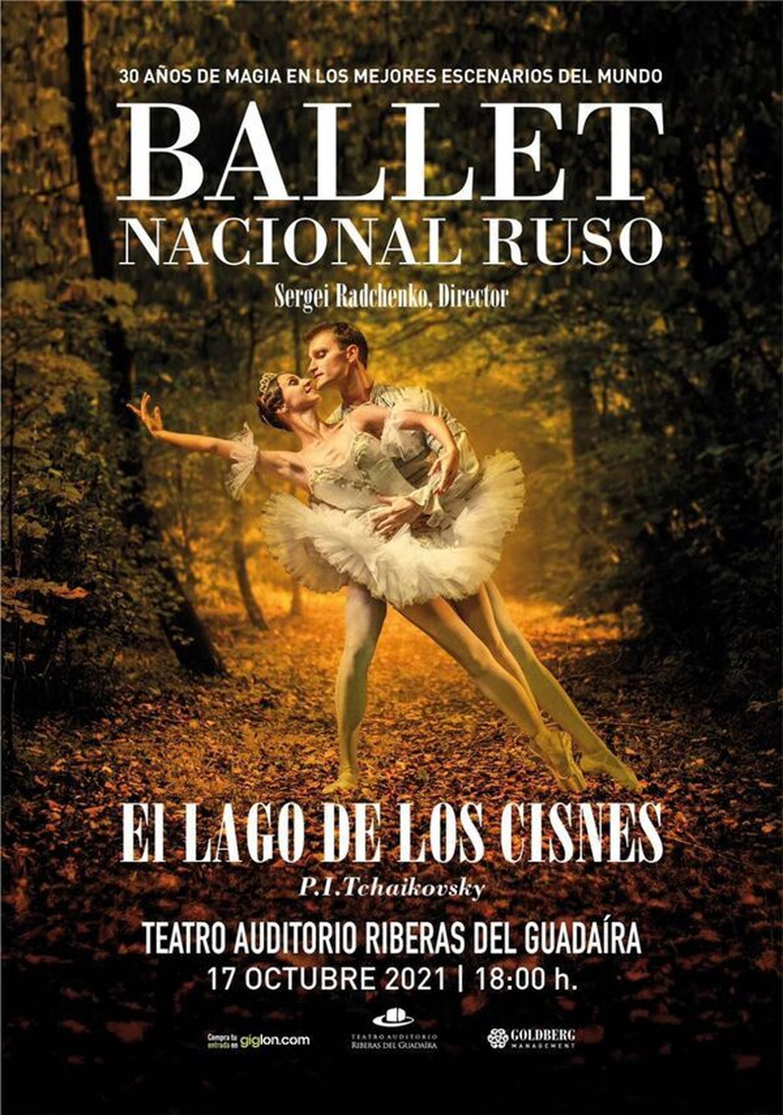 El Ballet Nacional Ruso representa en Alcala de Guadaíra 'El lago de los cisnes'.