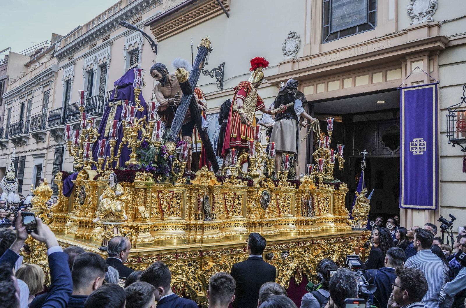 Crónica gráfica del Domingo de Ramos en Granada