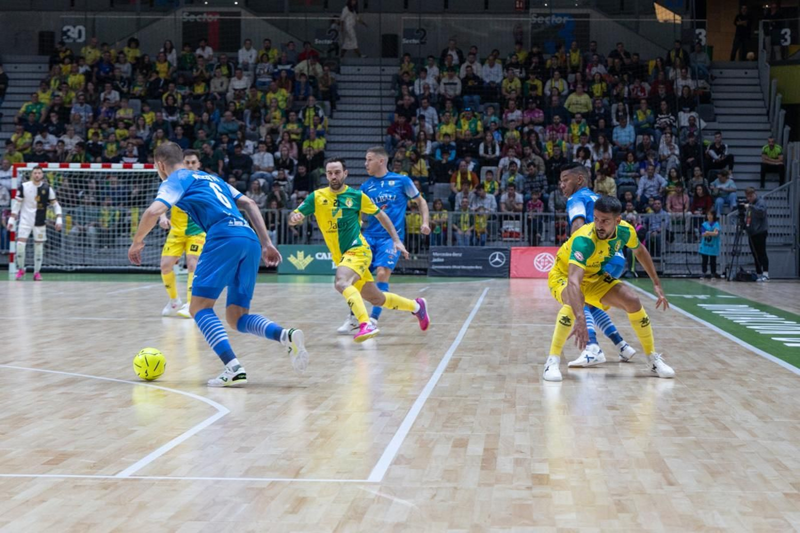 La goleada del Jaén Paraíso Interior FS ante el Viña Albali Valdepeñas, en imágenes