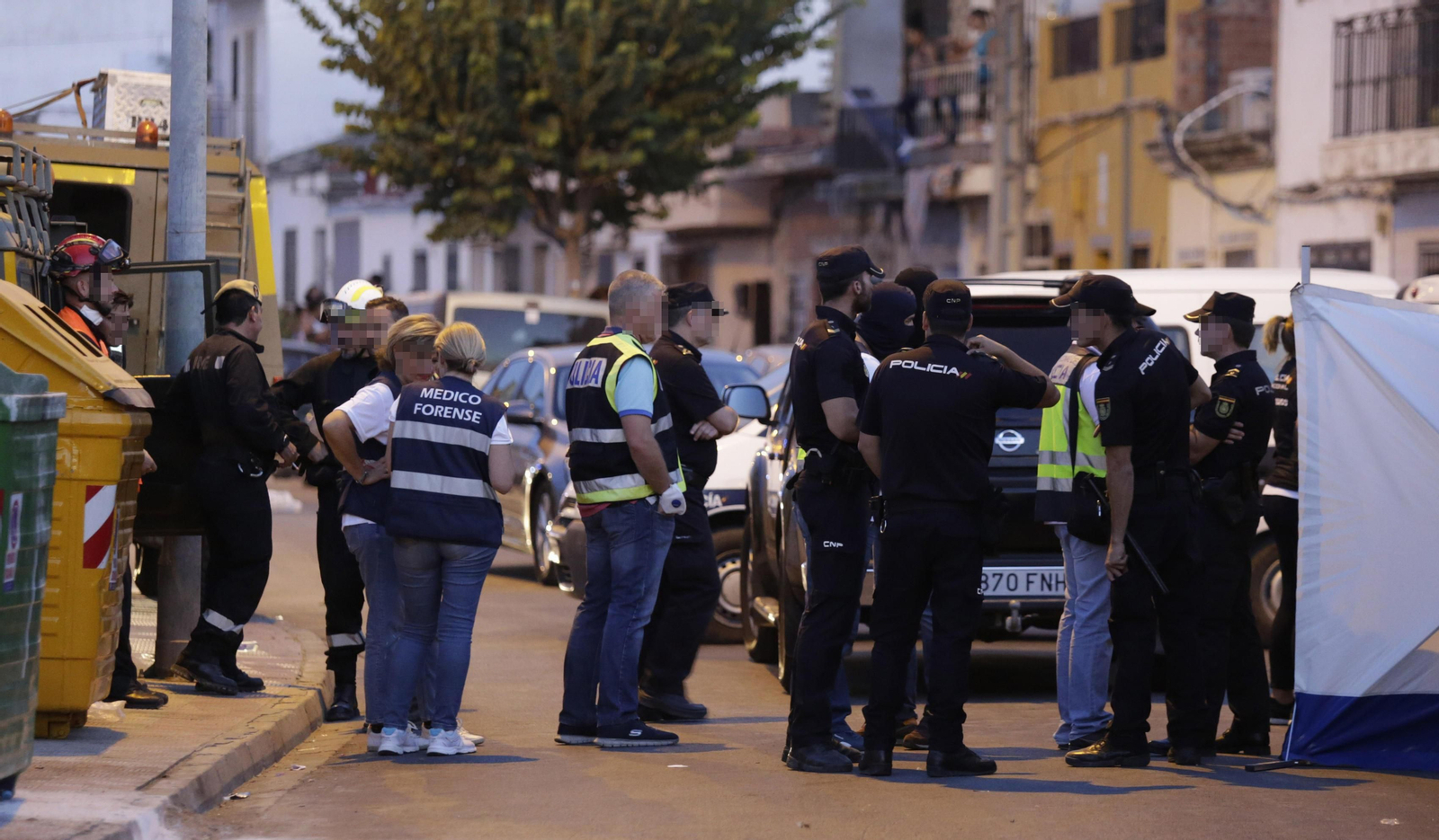 El operativo de búsqueda de los cuerpos en Dos Hermanas