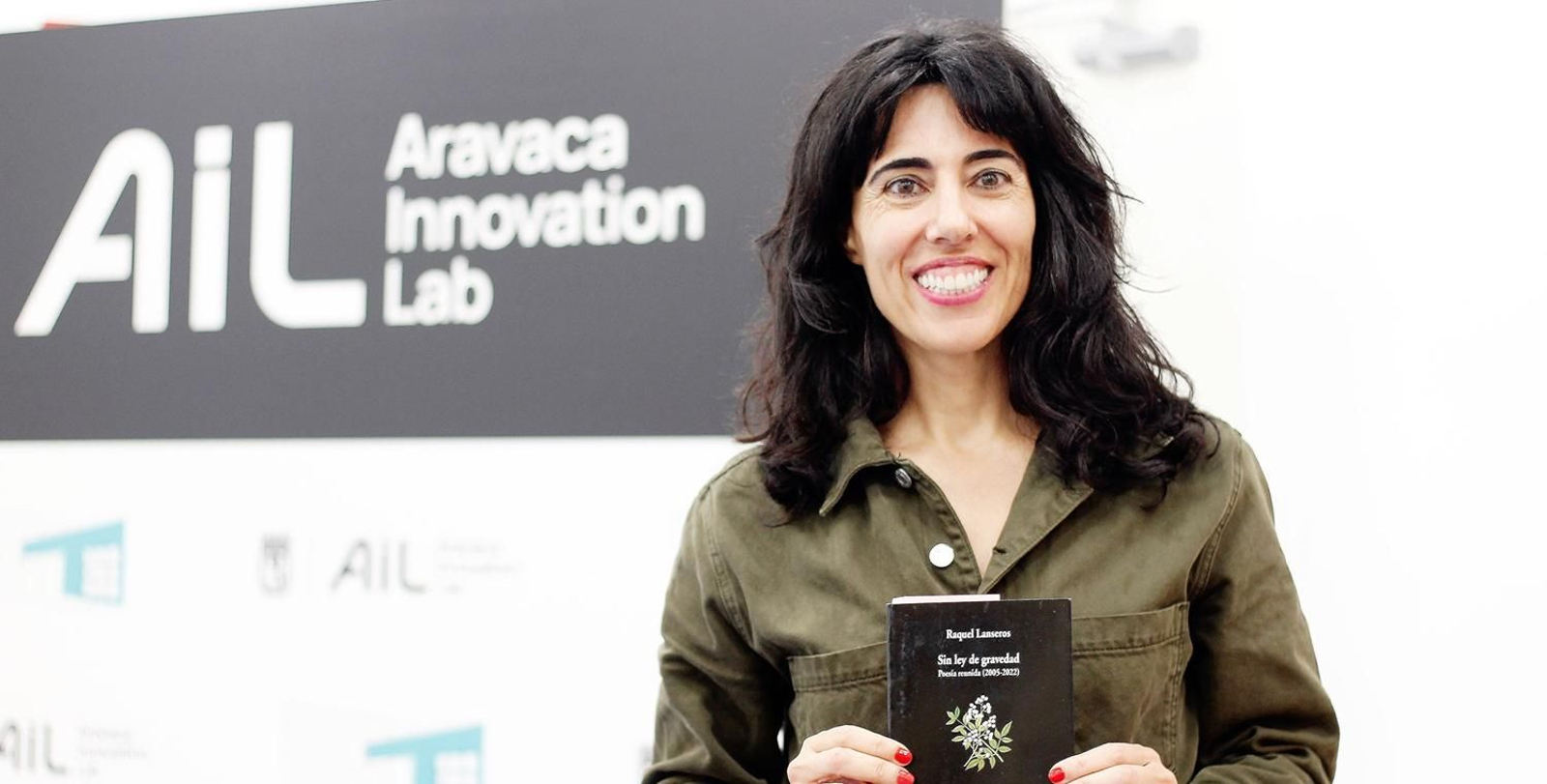 La escritora Raquel Lanseros.