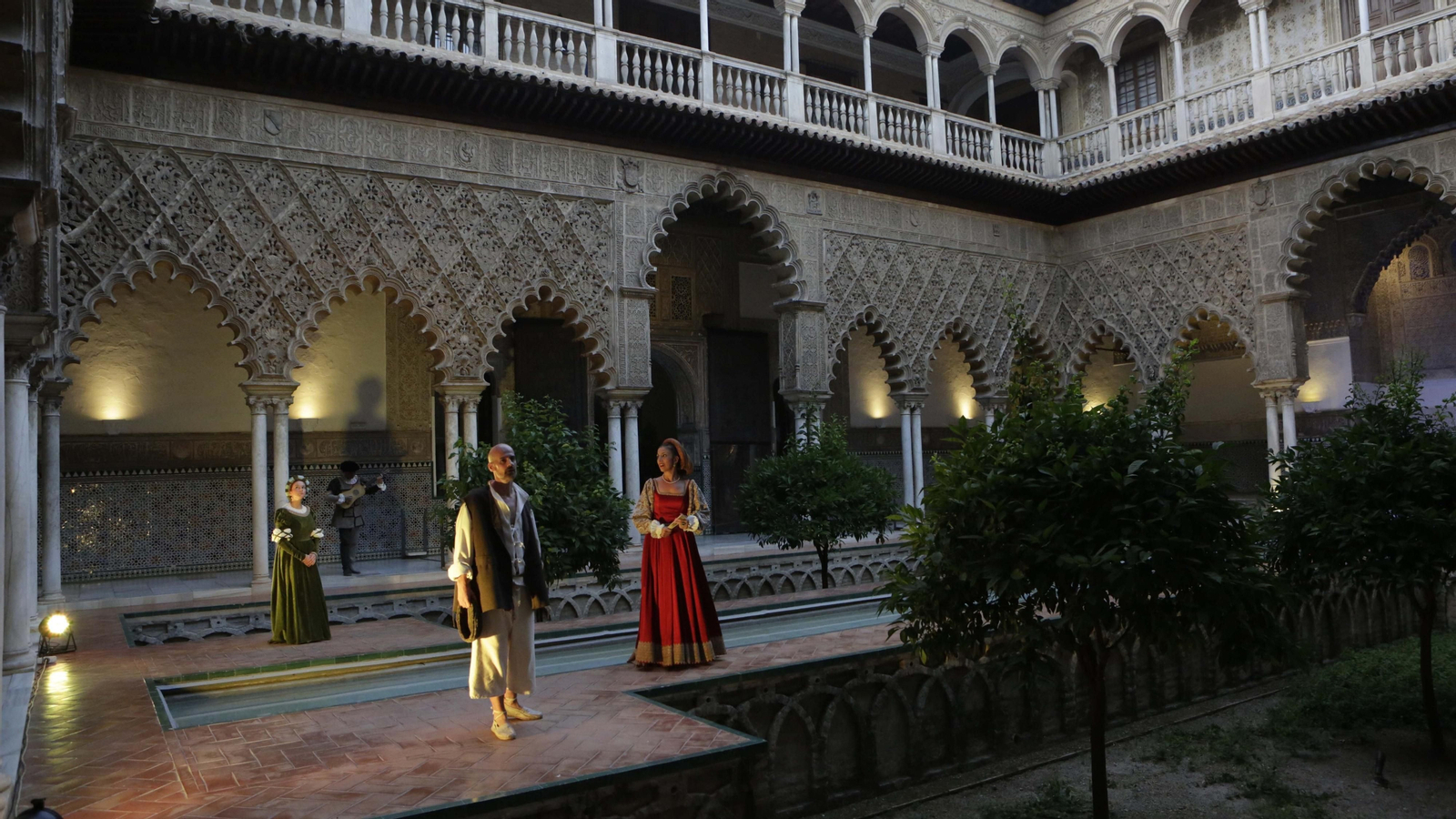 Las visitas teatralizadas en el Alcázar en imágenes