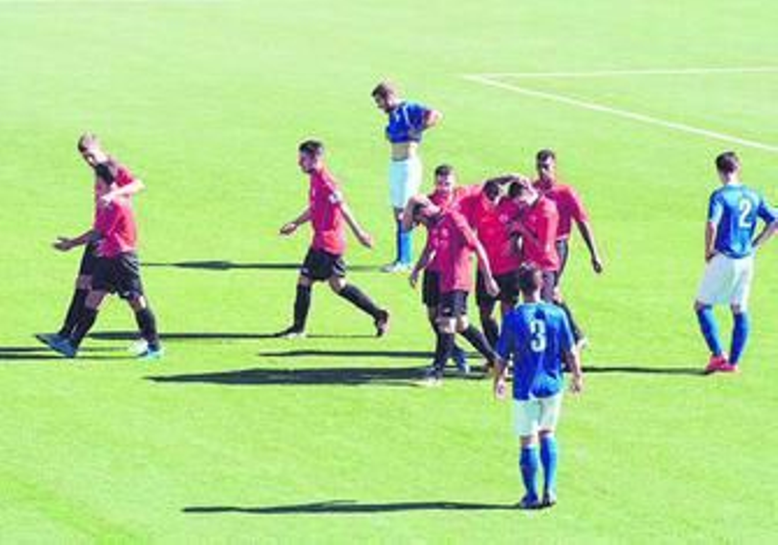 Luisma celebra su tanto, el 1-2, ante el Lucena.