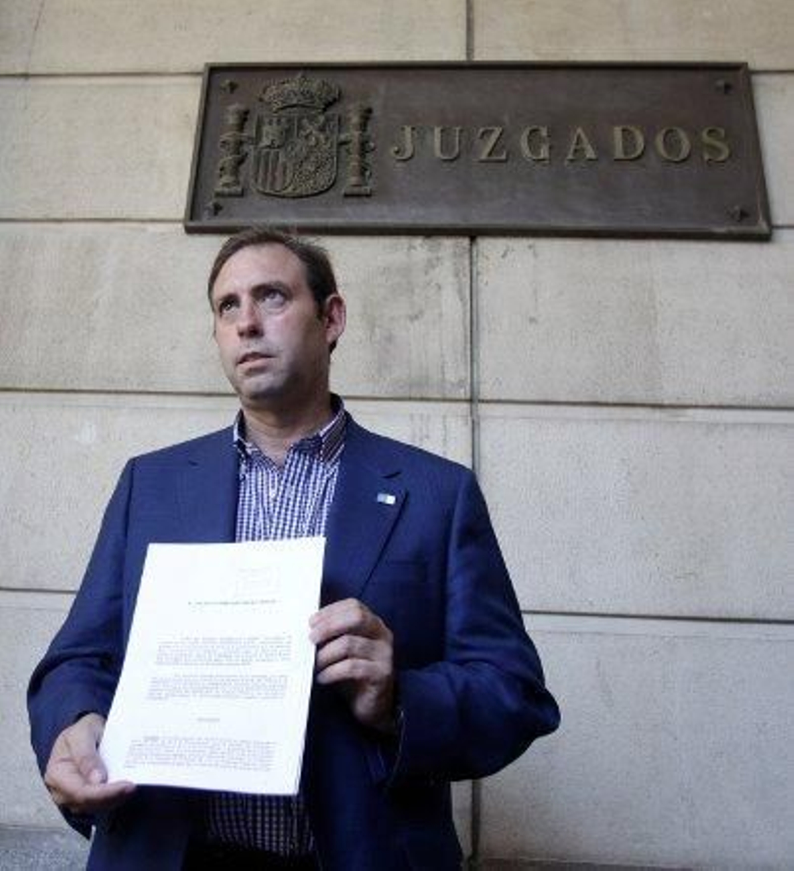 El alcalde de Jun pide en los tribunales la suspensión cautelar de las primarias