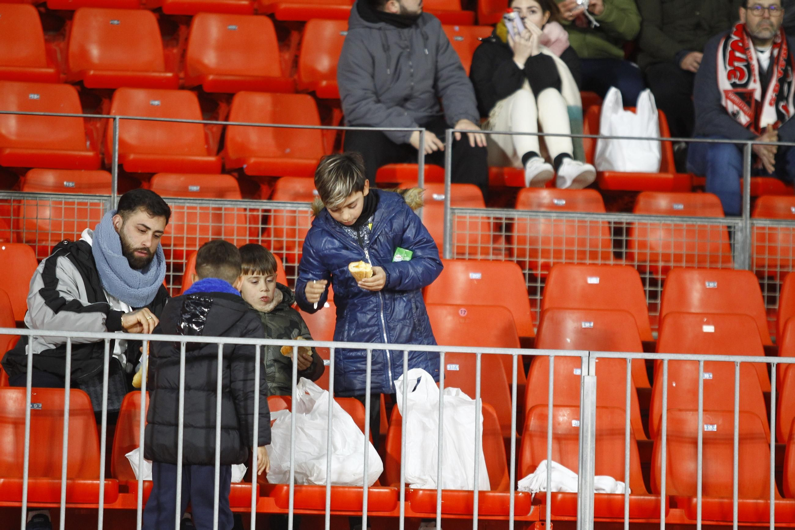 Búscate en las fotos de público del partido U.D. Almería-S.D. Huesca