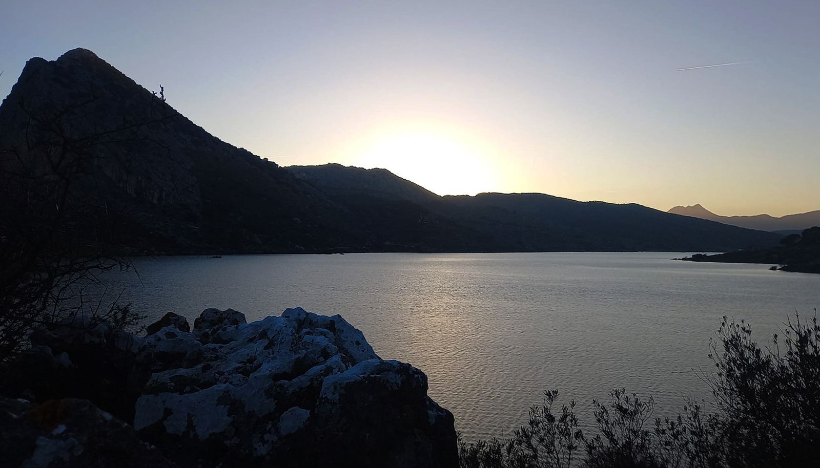 Las lluvias transforman el paisaje en el interior de Málaga, en imágenes