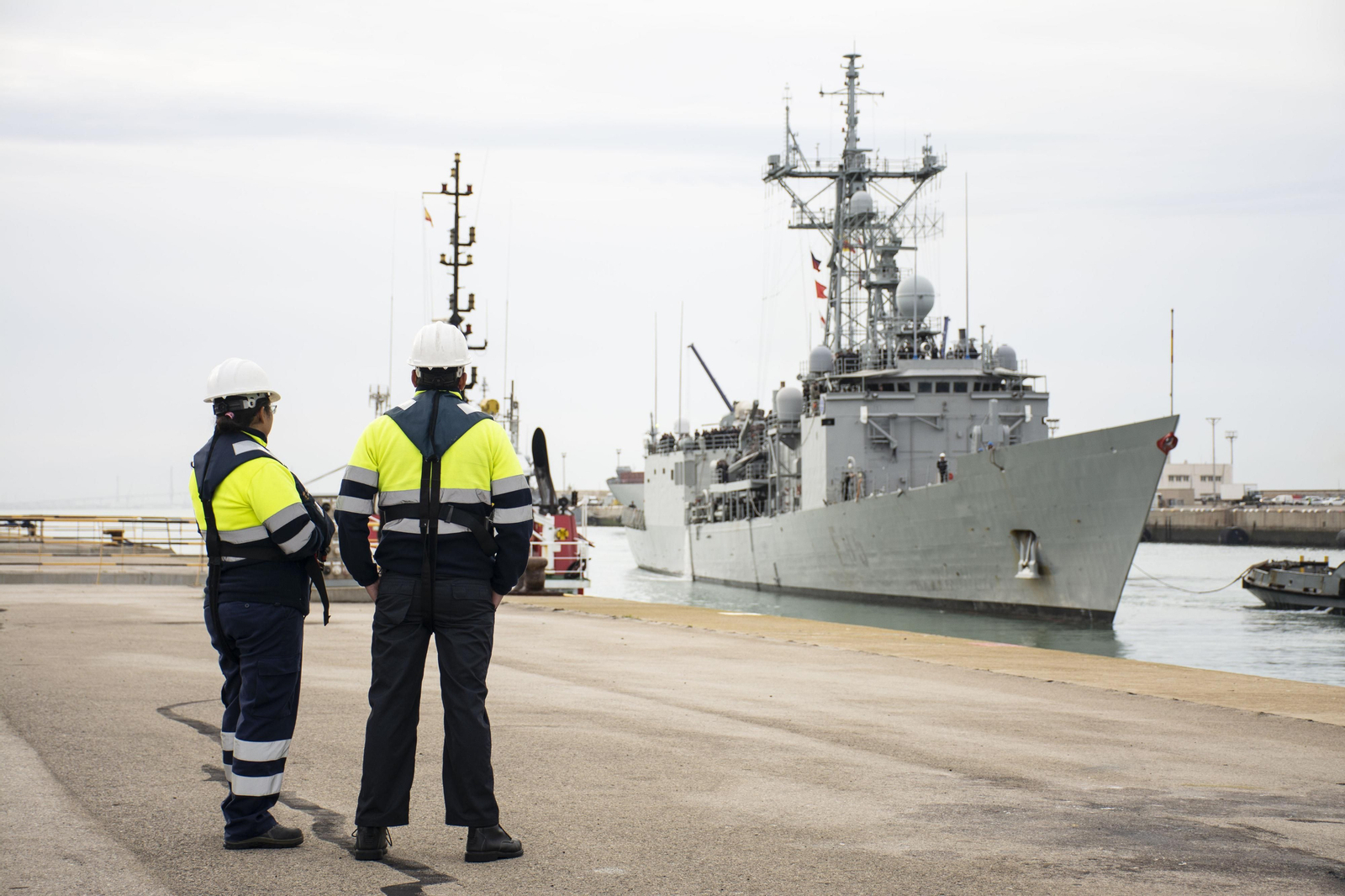 Armada: Así ha sido el recibimiento a la fragata 'Navarra' a la Base de Rota