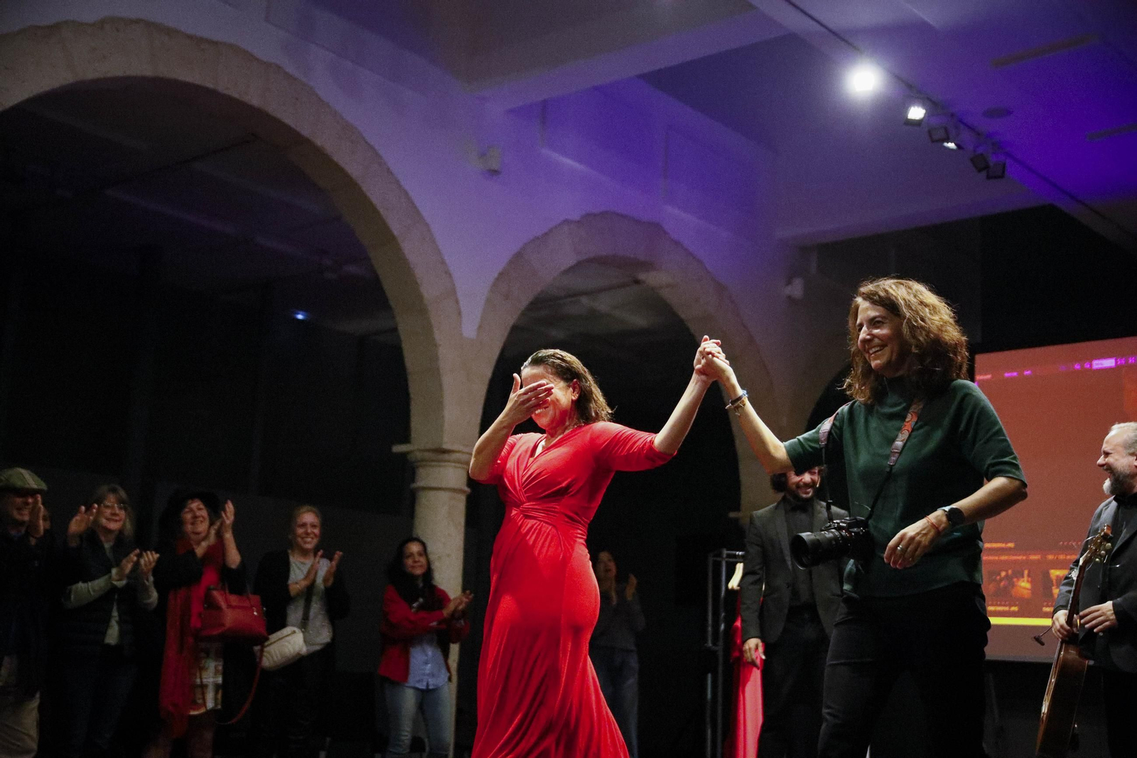 El Centro Andaluz de la Fotografía de Almería presenta el calendario 2025 con la actuación de la bailaora María Moreno, en imágenes