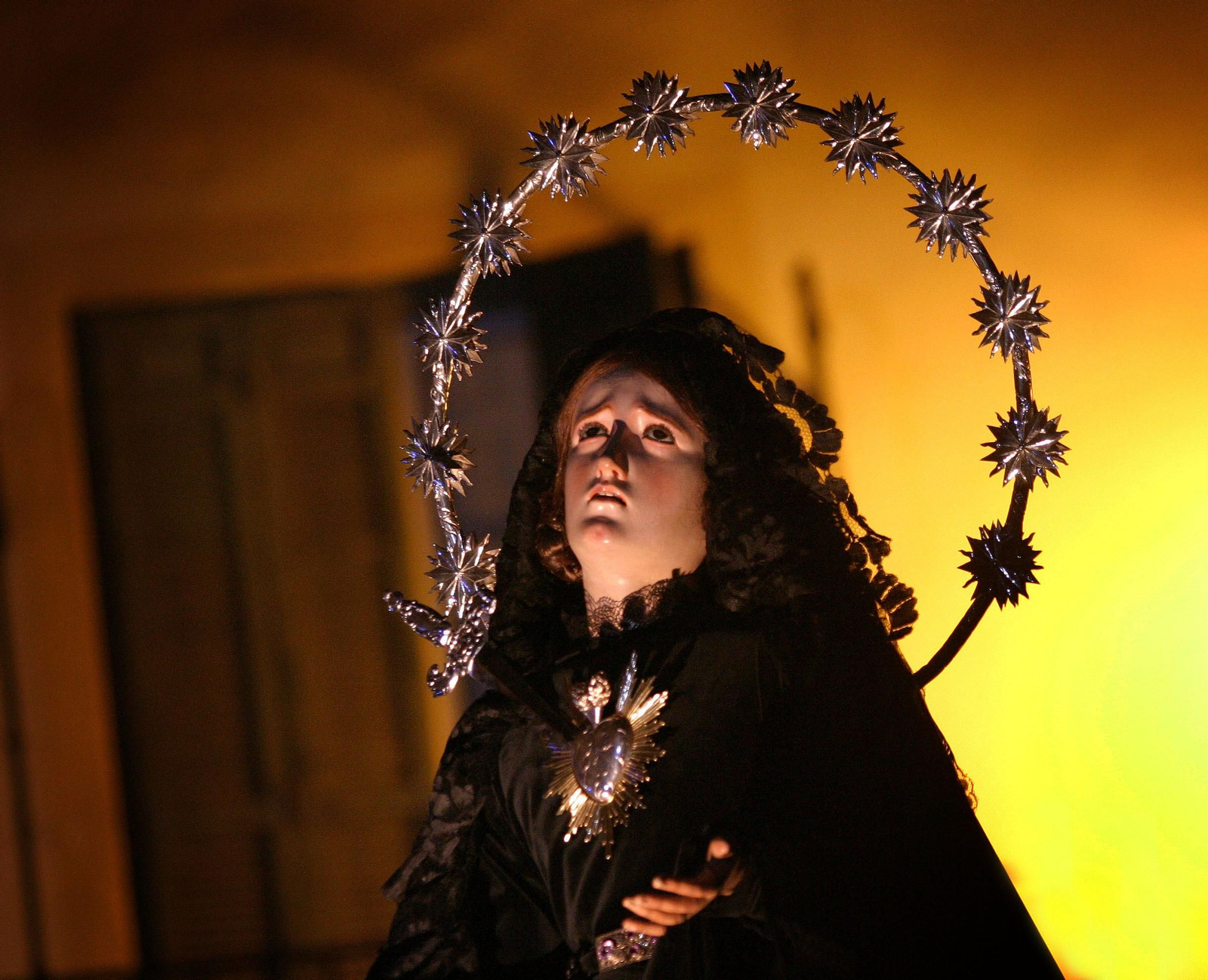 1. María Santísima de los Dolores, Servitas, realizada por Fernando Ortiz. 2. La Piedad o Virgen de las Angustias, una de sus obras en mármol, preside el Palacio Episcopal. 3. El Cristo del Amor y la Virgen de los Dolores, el pasado Viernes Santo. 4. Cabeza de San Juan de Dios exhibida en el Museo de Málaga.