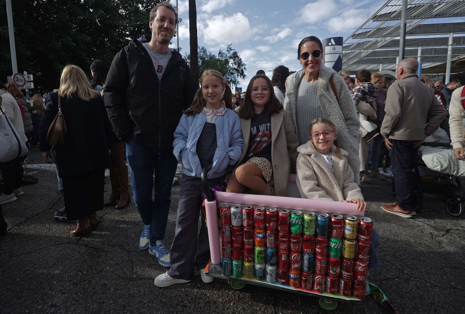 Búscate en el multitudinario arrastre de latas 2026 en Algeciras