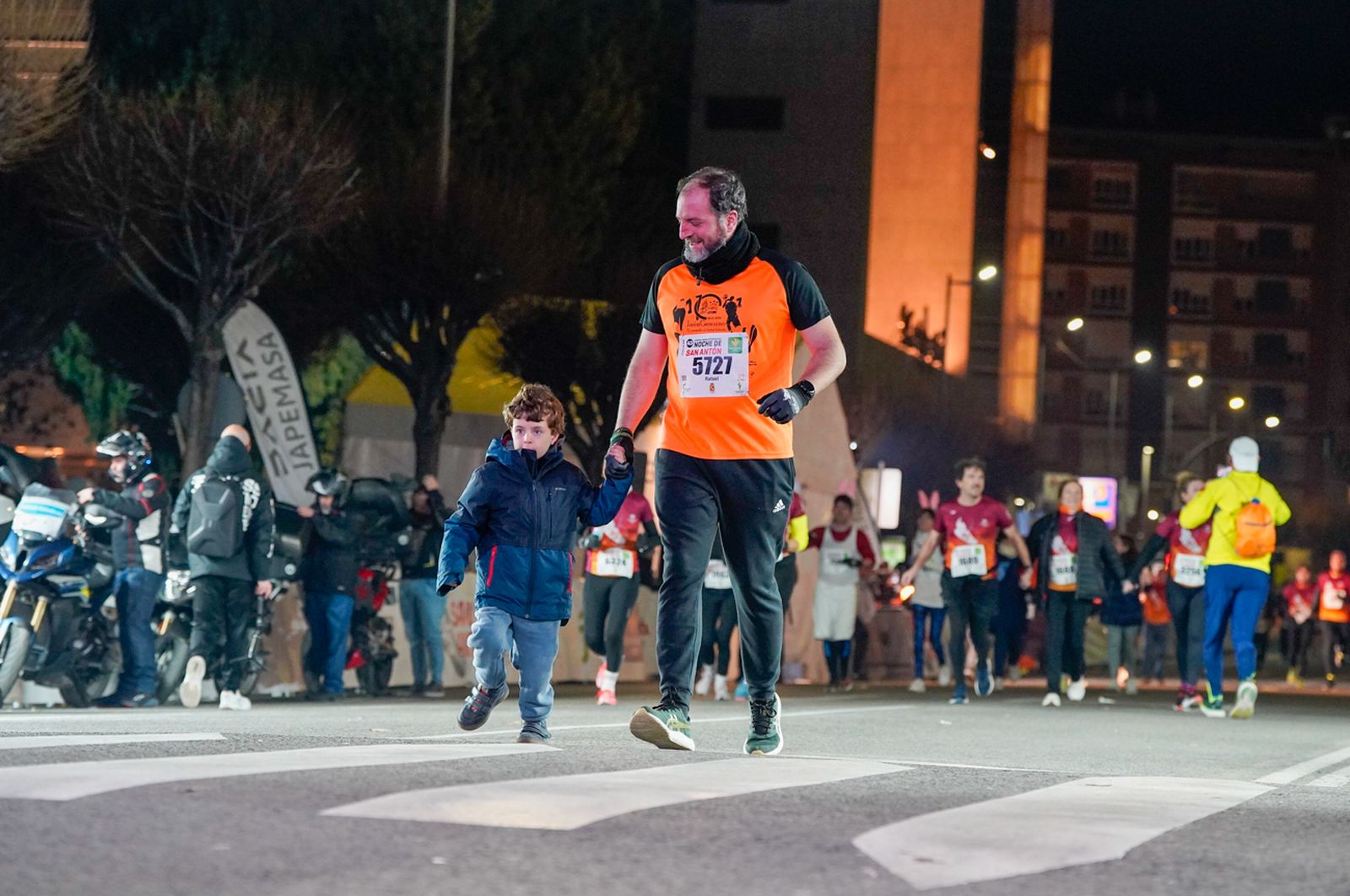 En imágenes: búscate en tu llegada a meta de la Carrera de San Antón 2026 (5)