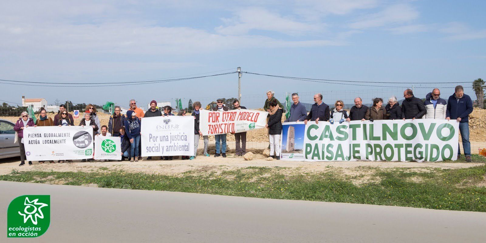 Miembros de Ecologistas en Acción, durante su protesta en El Palmar.