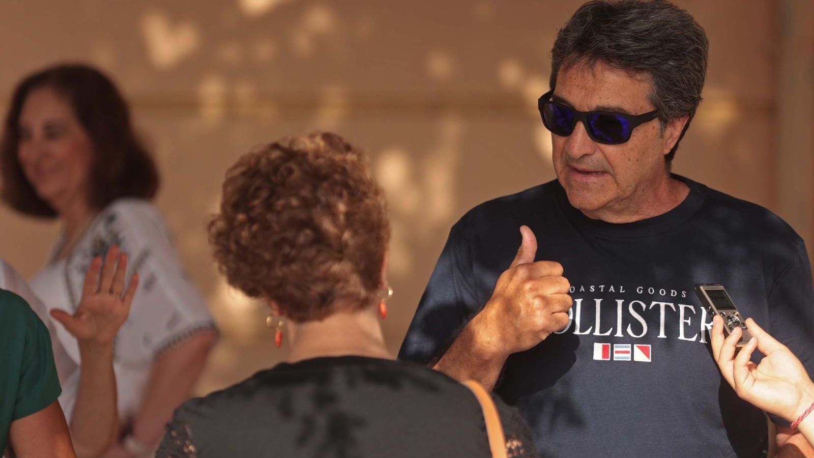 Varios antiguos trabajadores de Gicofa, a las puertas de la Audiencia