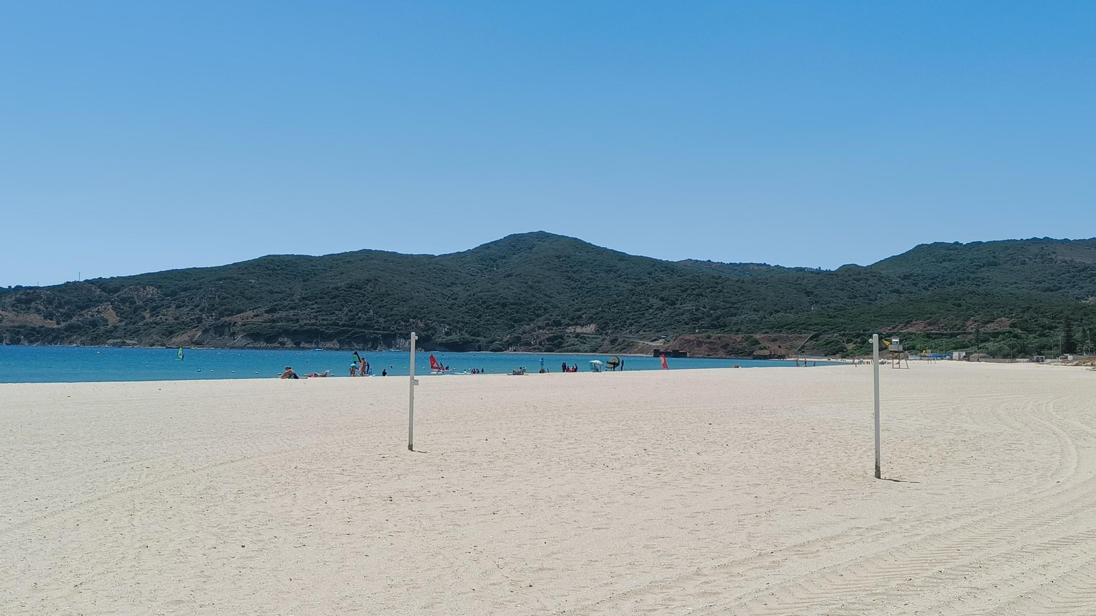La playa de Getares, este lunes a mediodía.