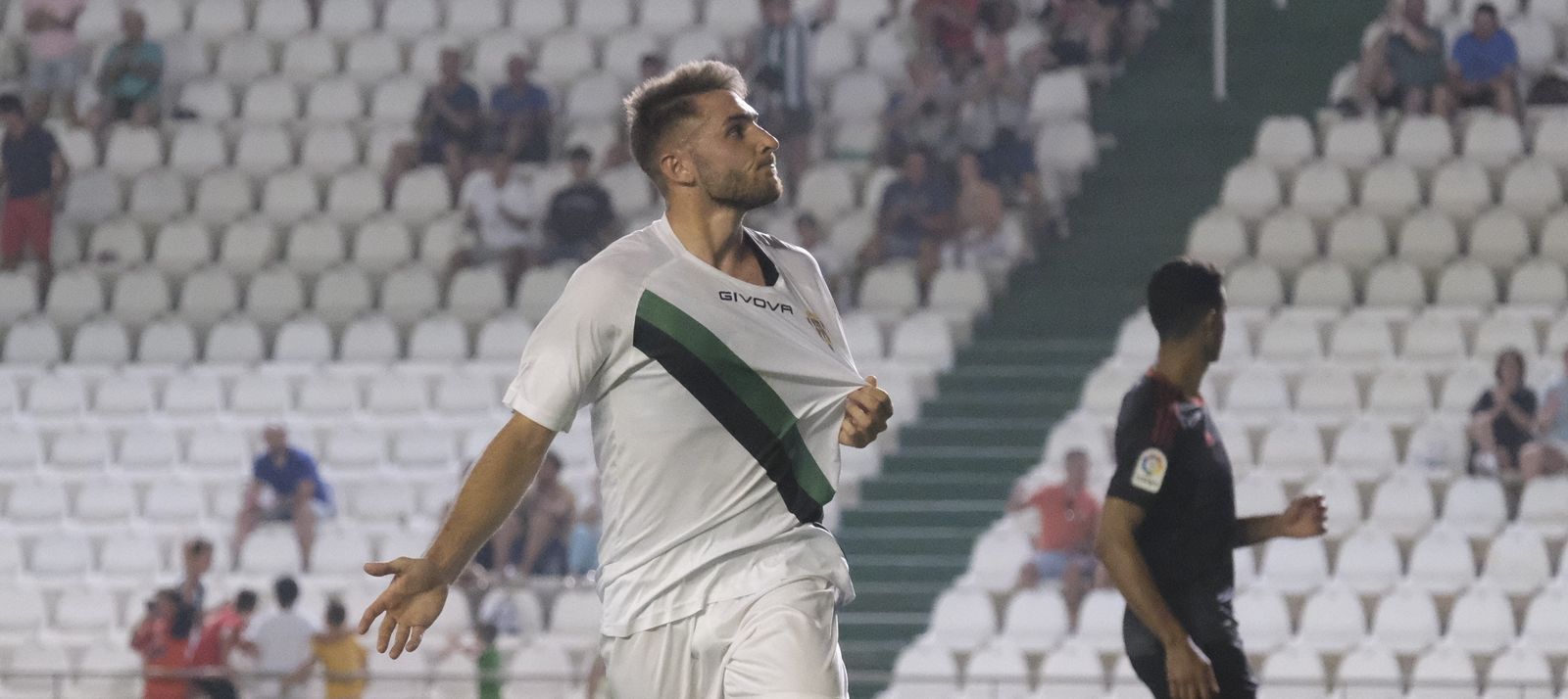 Antonio Casas celebra uno de sus goles de pretemporada.