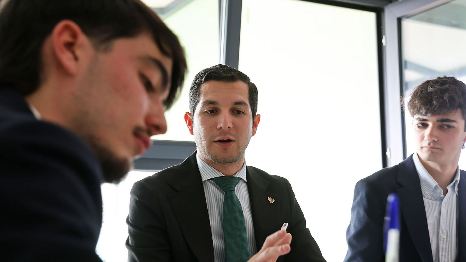 Miguel León durante la Tertulia Cofrade el Aguaó de Huelva Información