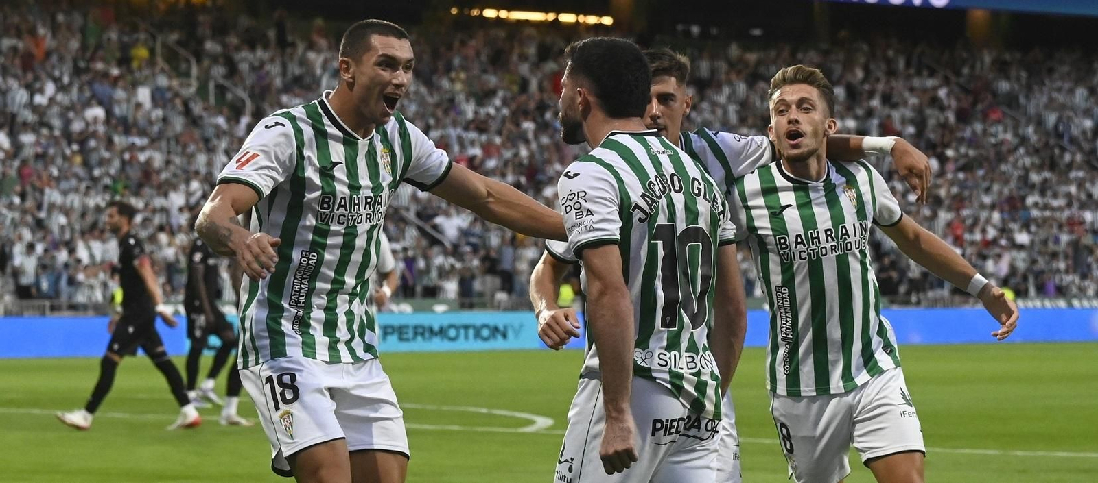 Jacobo, Adri Fuentes, Isma Ruiz y Requena celebran un gol del Córdoba CF.