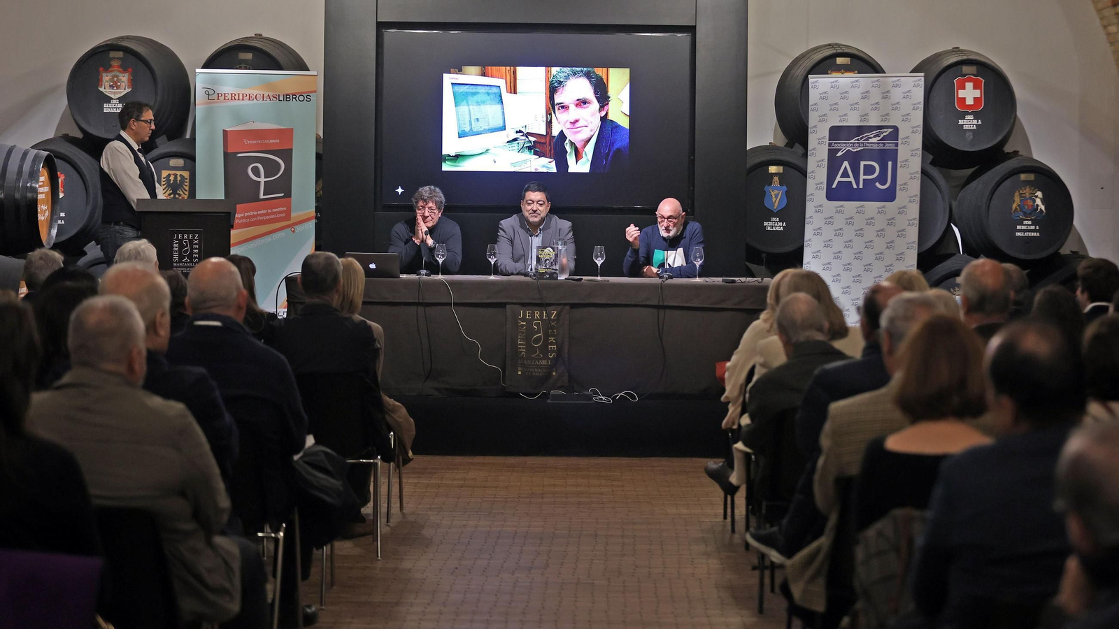 Las fotos de la presentación de 'Sorbos de sacristía', la obra póstuma de Juan Pedro Simó
