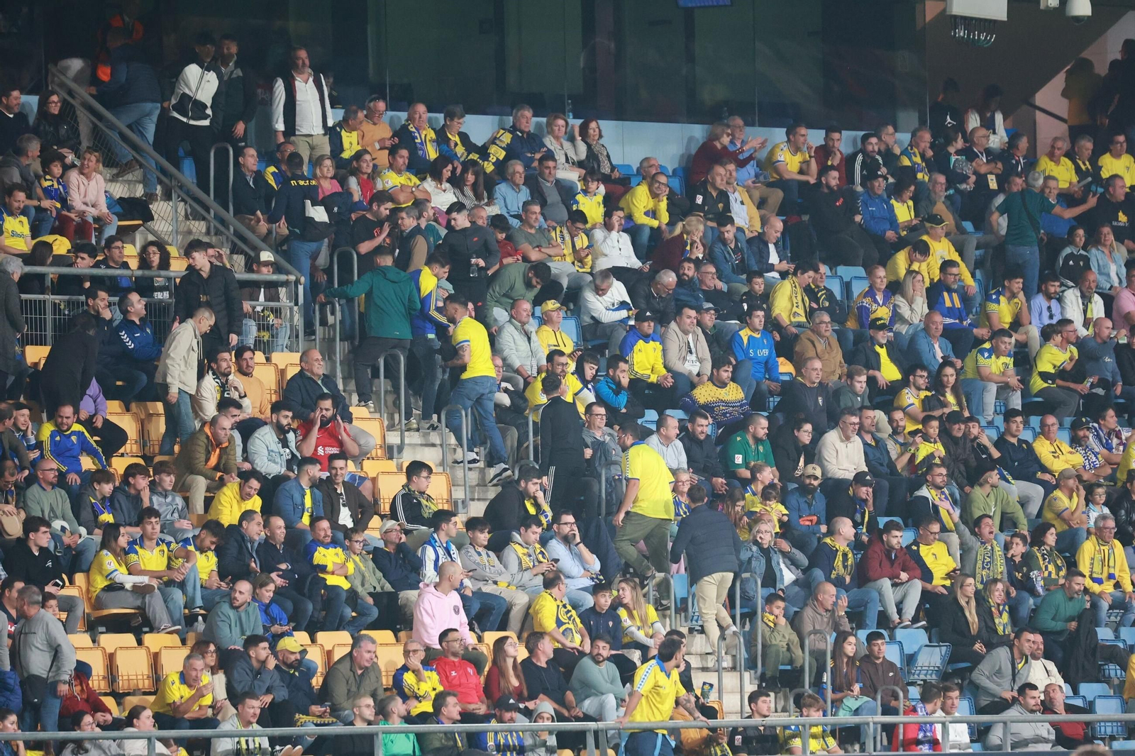 Búscate entre las imágenes del partido de fútbol entre Cádiz CF y Deportivo