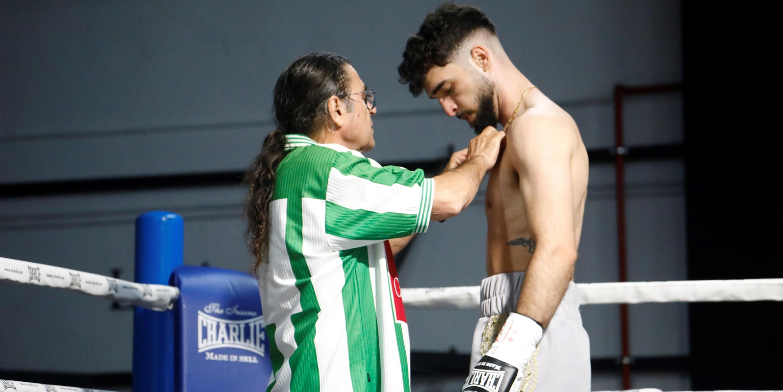 José Luis Navarro Jr, junto a su entrenador y mánager, Ricardo Sánchez Atocha.