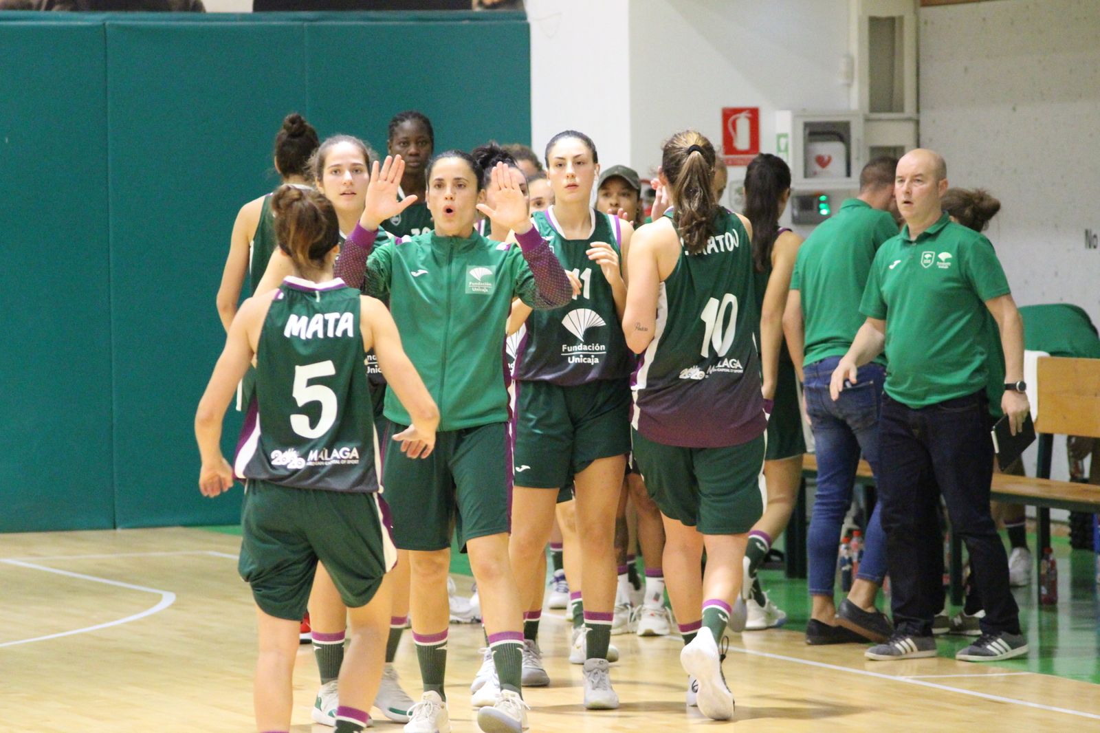 Las jugadoras del Unicaja Femenino, en el partido ante el RaCa Granada.