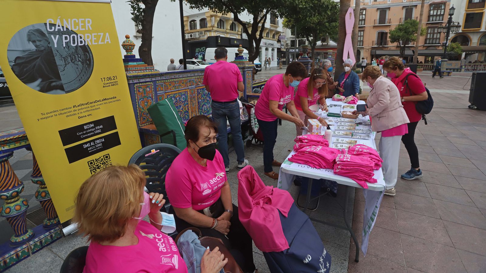 Fotos de la celebración del Día Mundial Contra el Cáncer de Mama en Algeciras