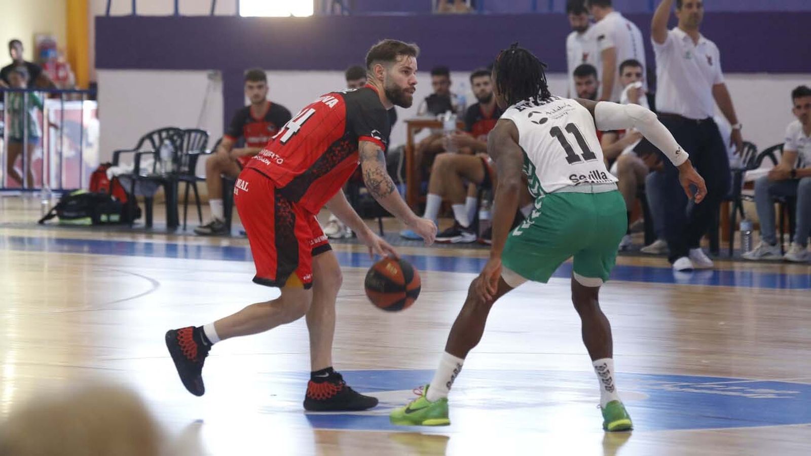 Las fotos de Real Betis - Fundación Granada en la Línea