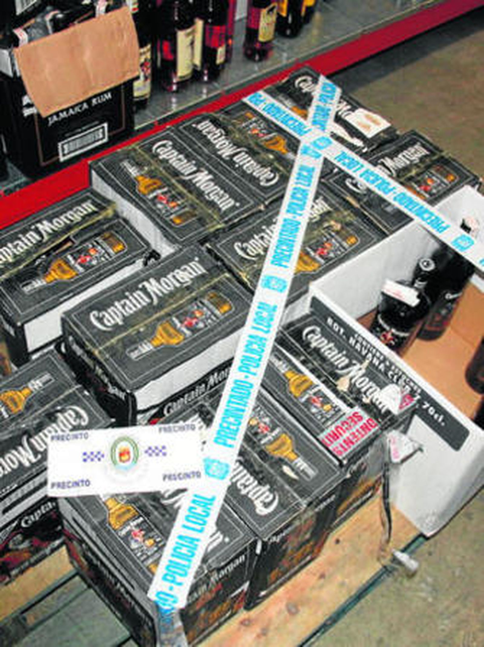 Botellas intervenidas en una de las fases de la operación Resaca.