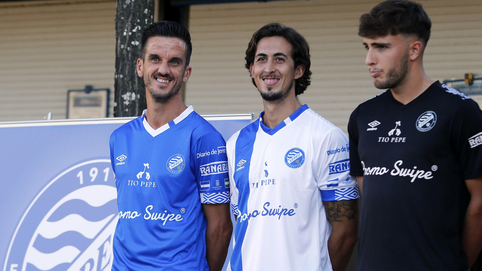 Imágenes de la presentación de las camisetas del Xerez DFC en la Yeguada de la Cartuja