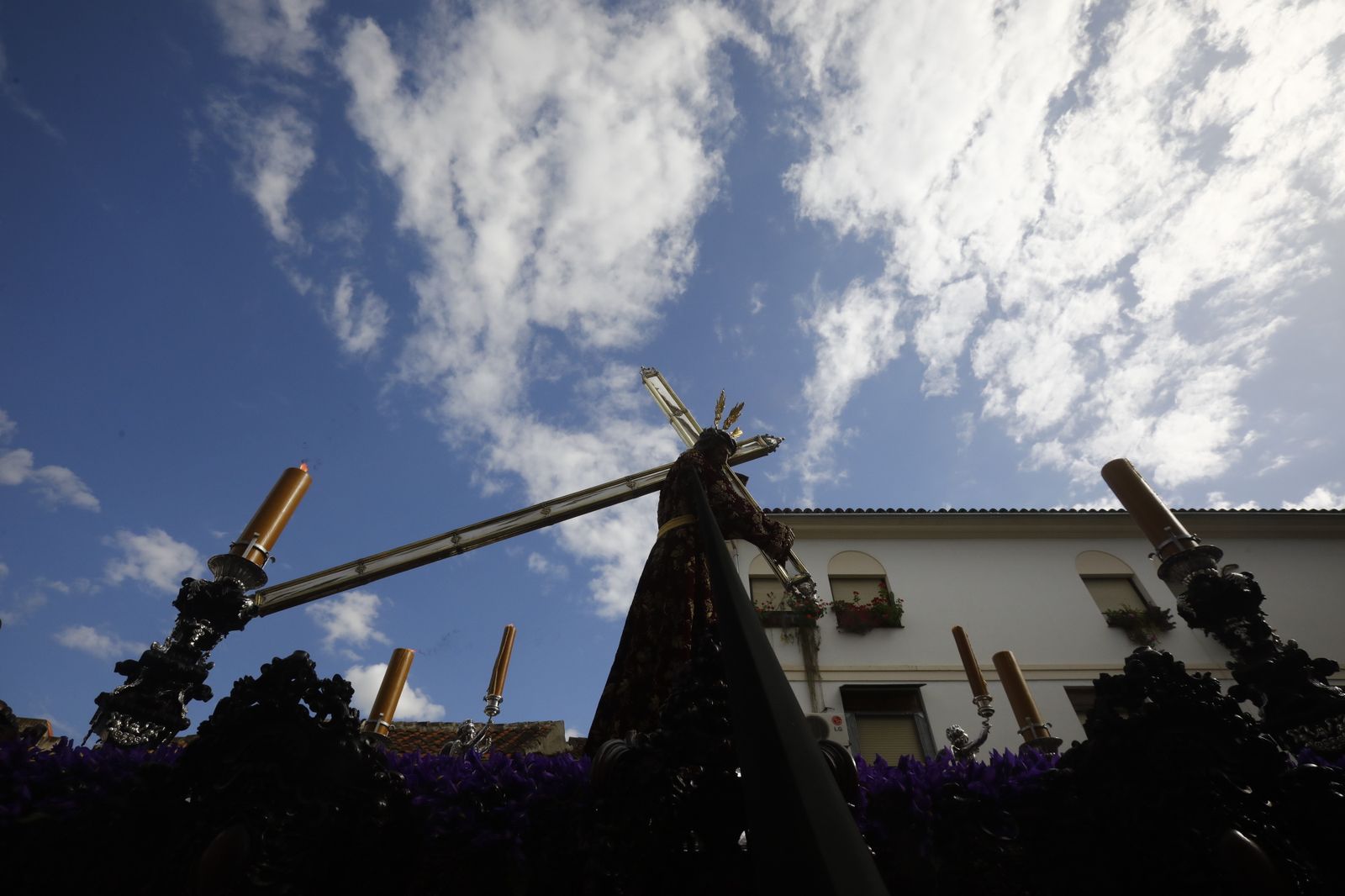 Jueves Santo en Córdoba: La procesión del Nazareno, en imágenes