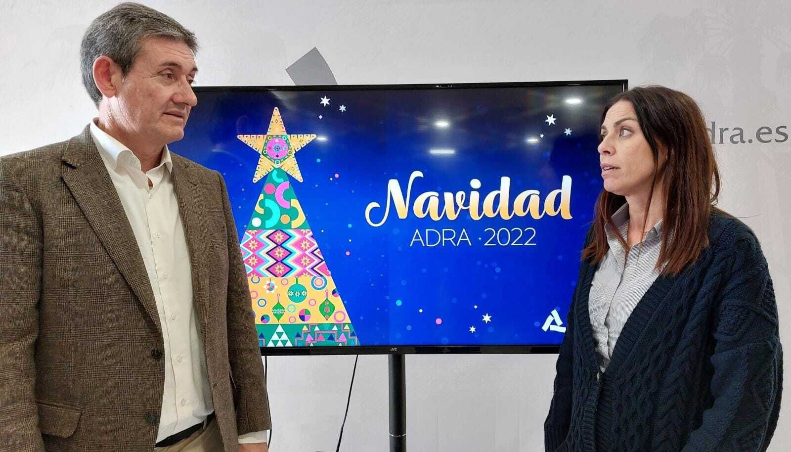 El alcalde Manuel Cortés y la concejala de Cultura Elisa Fernández han presentado la campaña de Navidad abderitana